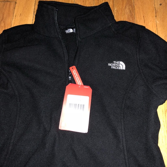 NEW PULLOVER BY NORH FACE •S• - Picture 2 of 3